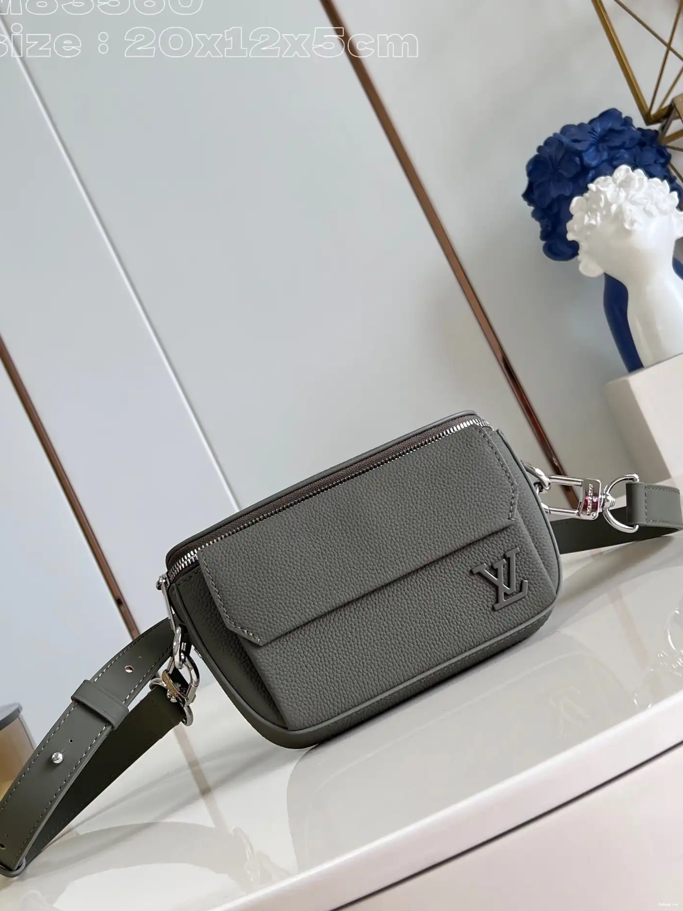 LOUIS Wearable Wallet-20*12*5.5CM Pilot VUITTON 0702